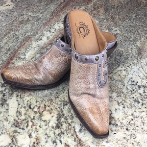 COPY - LUCCHESE CHARLIE ONE mules. Size 7B brown. new!